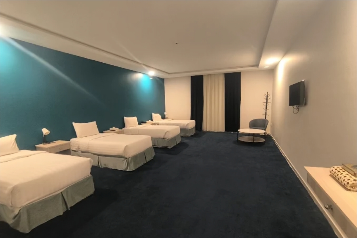 DELUXE ROOM